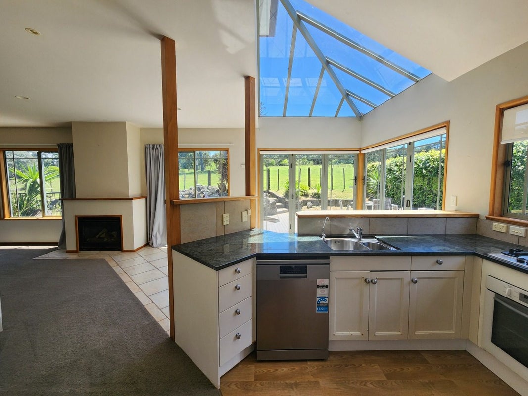 2/68 Campbell Road, One Tree Hill, Auckland - Carousel 2