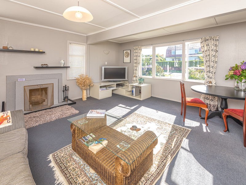 6 Dickson Crescent, Saint Johns Hill, Whanganui - Carousel 2