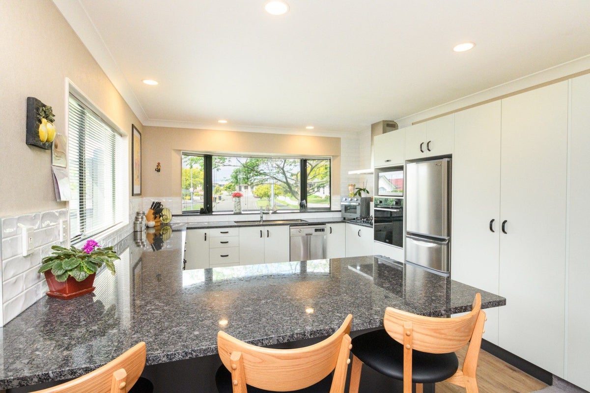 9 Montana Way, Milson, Palmerston North - Carousel 2