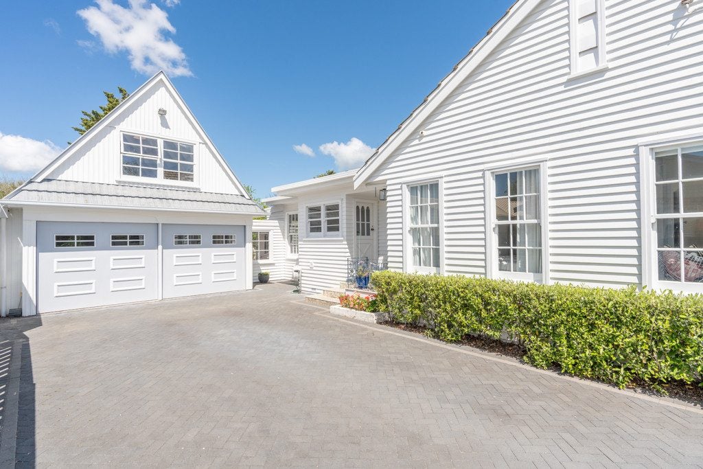 10 Woodstock Road, Fairfield, Hamilton - Carousel 50