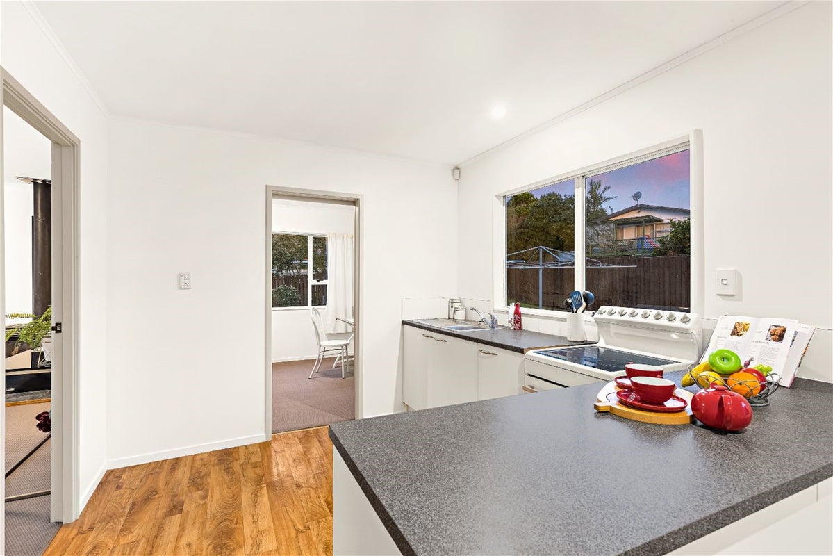 10 Styca Place, Sunnyvale, Auckland - Carousel 2