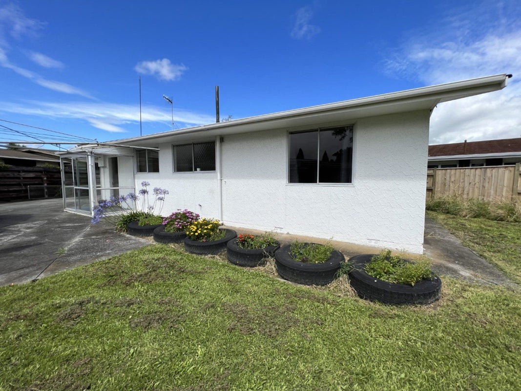 57 Lockhart Avenue, Milson, Palmerston North - Carousel 15