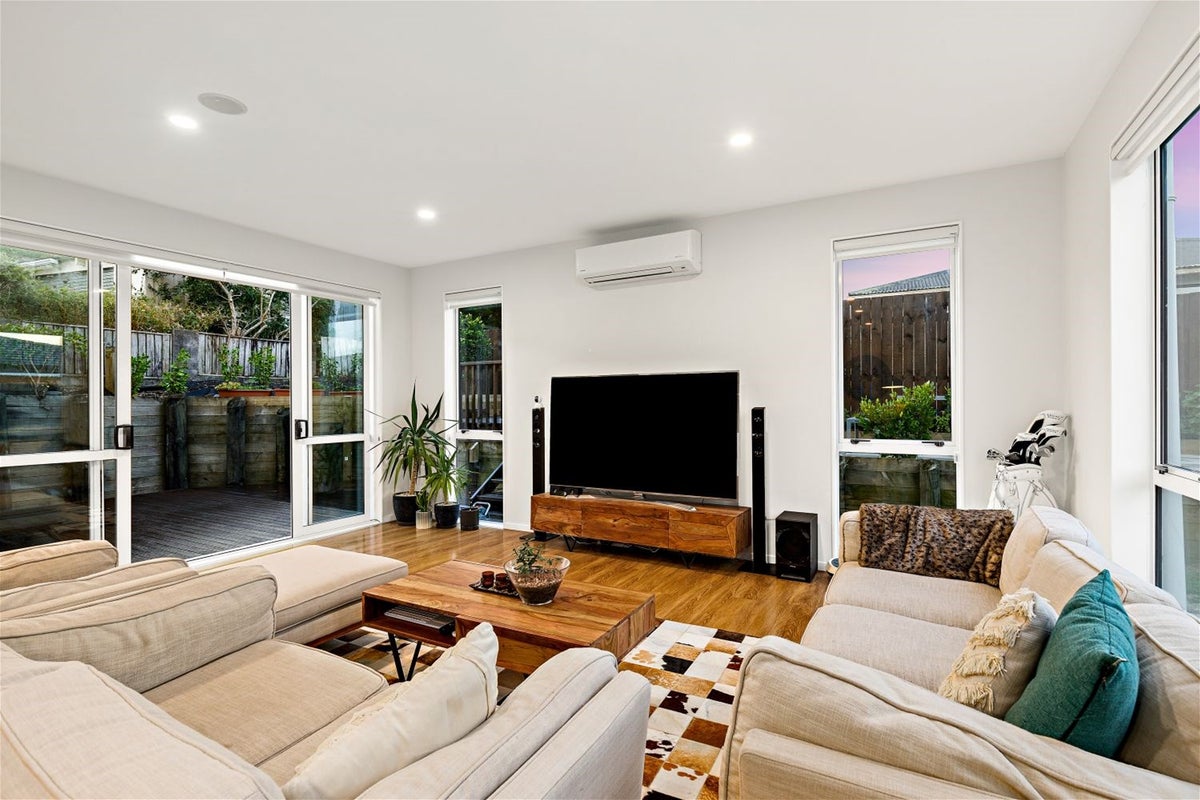 3 Younger Lane, Massey, Auckland - Carousel 2