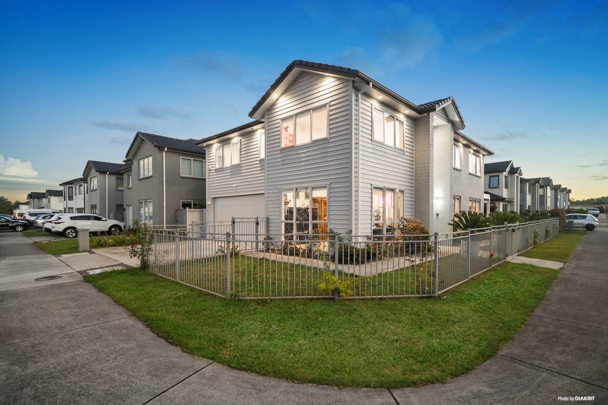 5 Horsefields Drive, Flat Bush, Auckland - Carousel 1
