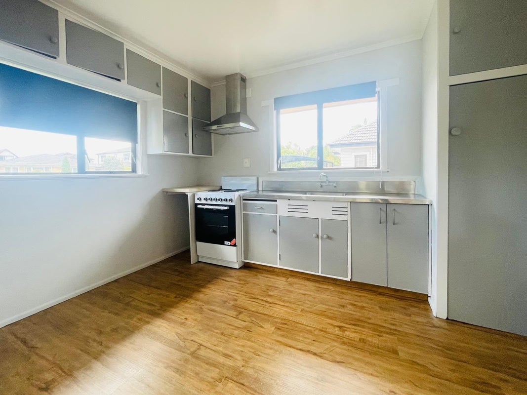 10 Bledisloe Street, Papatoetoe, Auckland - Carousel 2