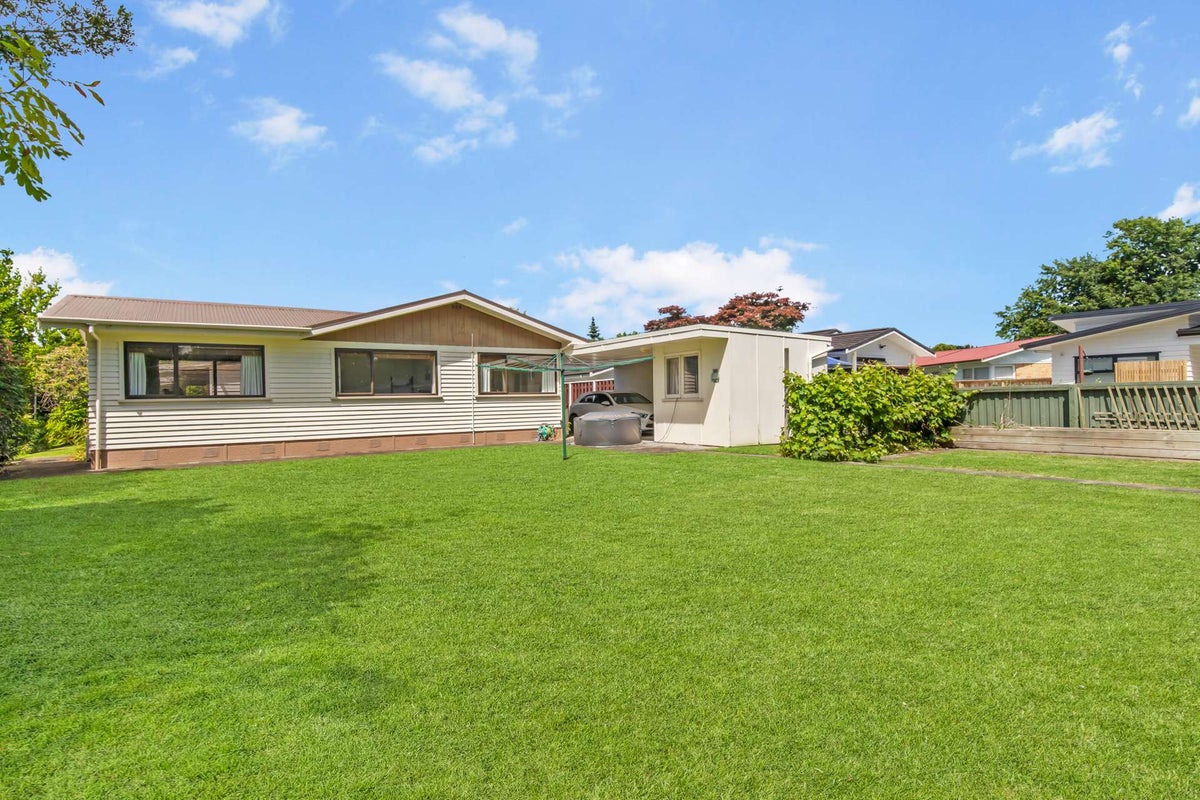 8 Beverley Crescent, Hillcrest, Hamilton - Carousel 2