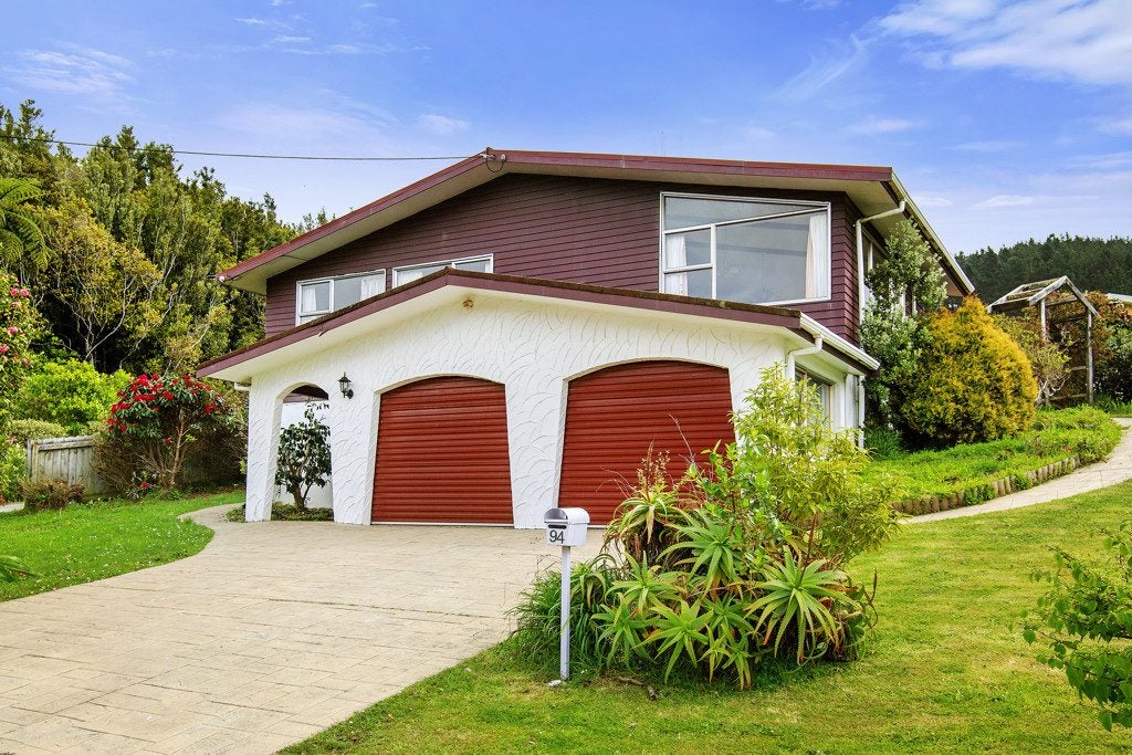 94 Larsen Crescent, Tawa, Wellington - Carousel 1