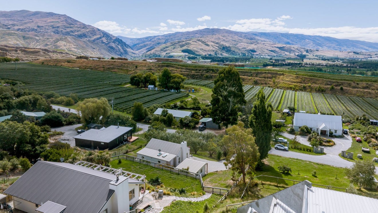 25 Domain Road, Bannockburn, Cromwell - Carousel 26