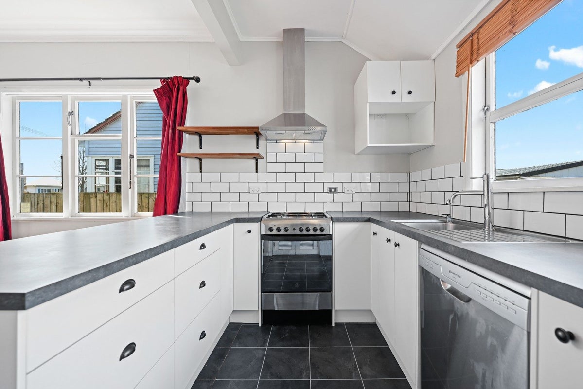 48 Claude Street, Fairfield, Hamilton - Carousel 2