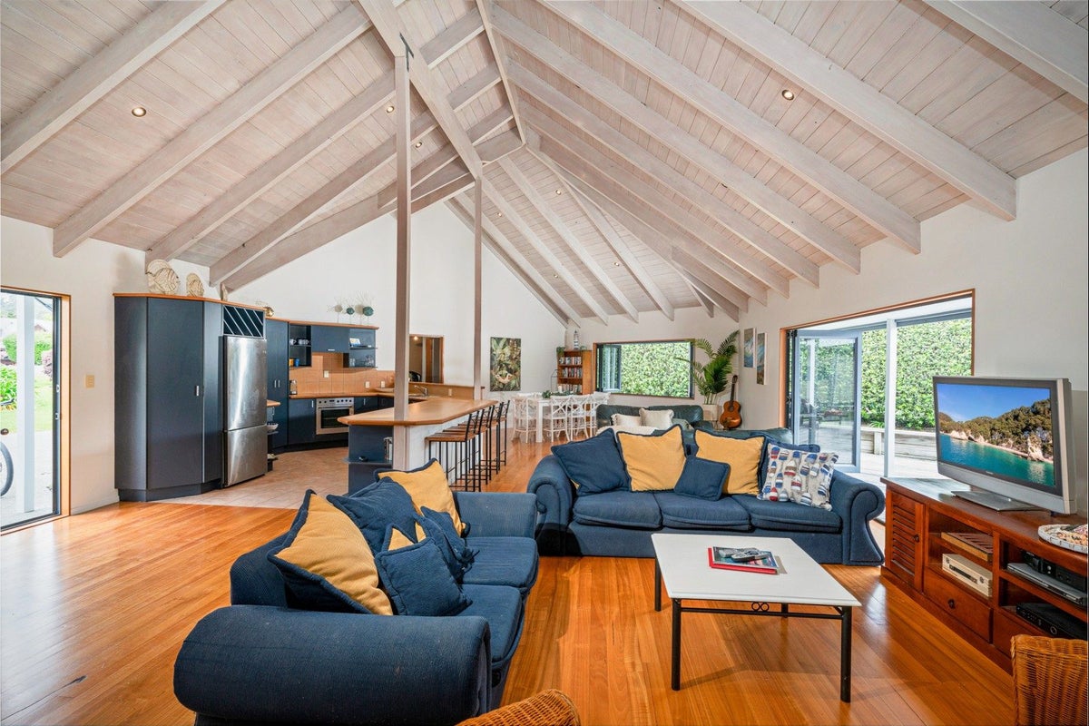 12 Michelle Lane, Hahei - Carousel 1