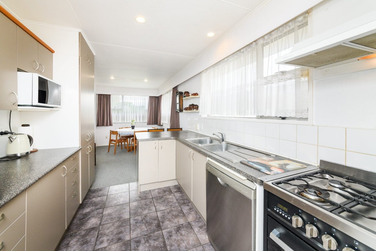 1 Essex Place, Milson, Palmerston North - Carousel 2