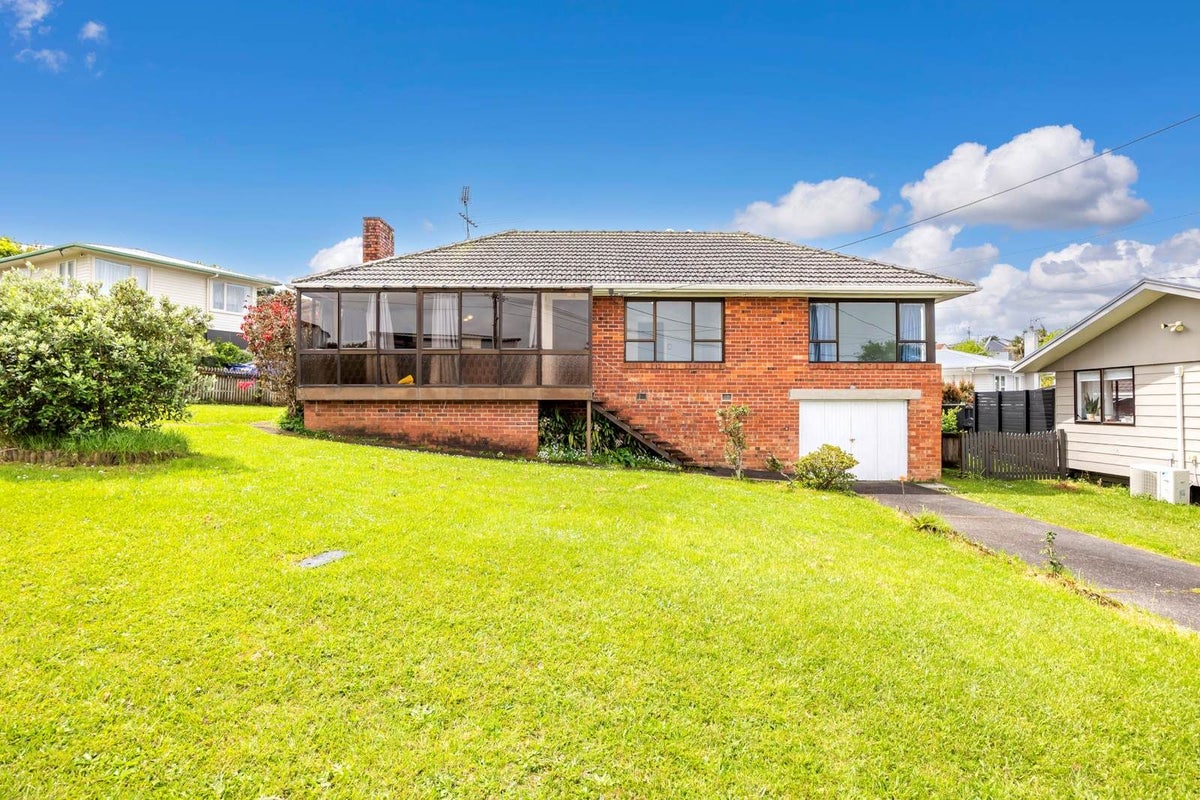 2/1 Meadowvale Avenue, Forrest Hill, Auckland - Carousel 1