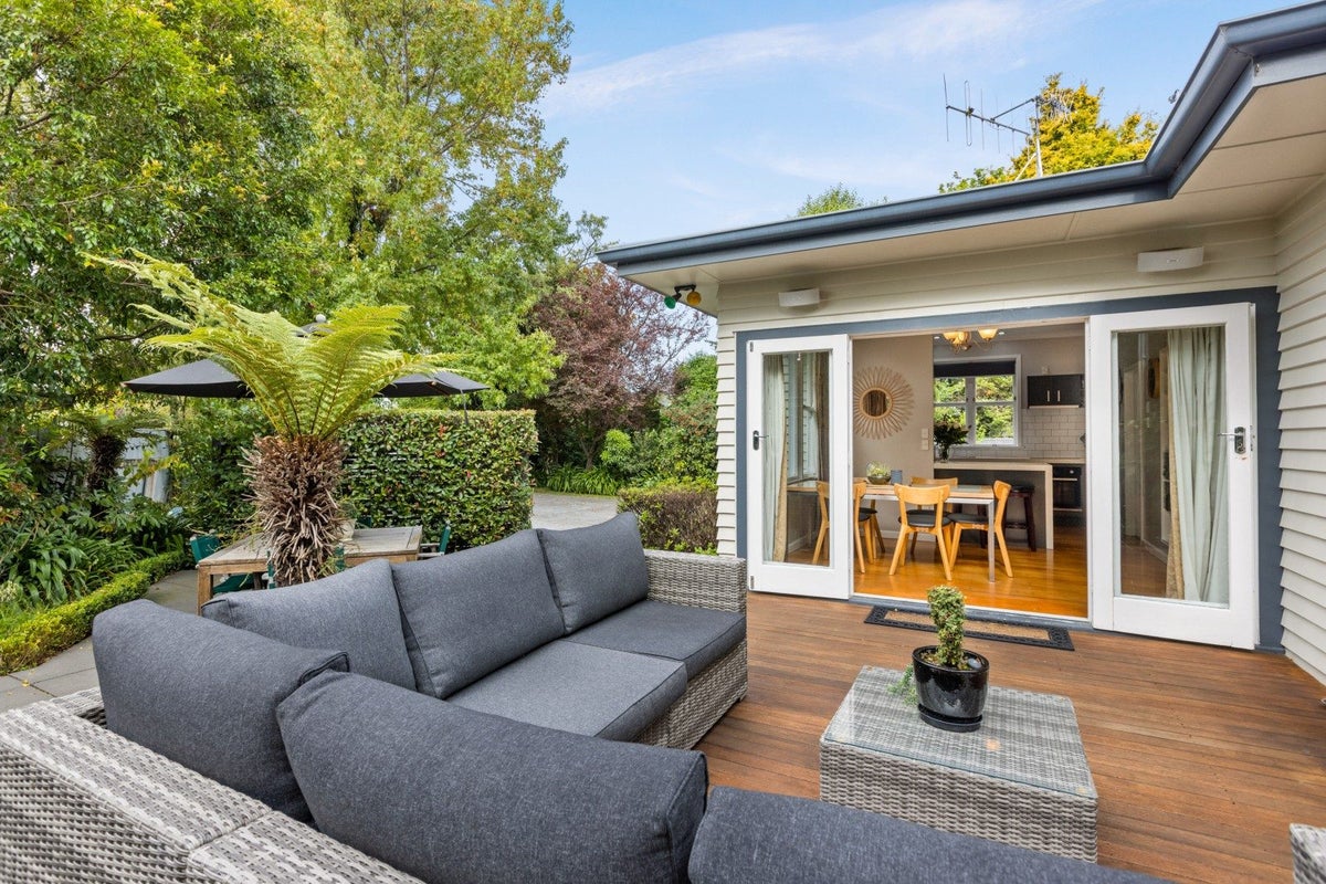 9 Neeve Place, Taradale, Napier - Carousel 2