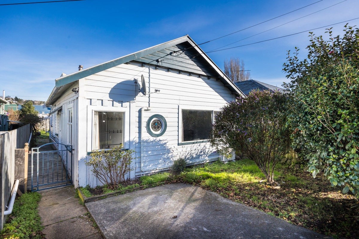 49 Baker Street, Caversham, Dunedin - Carousel 1