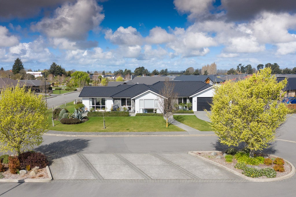 17 Orchard Grove, Netherby, Ashburton - Carousel 1