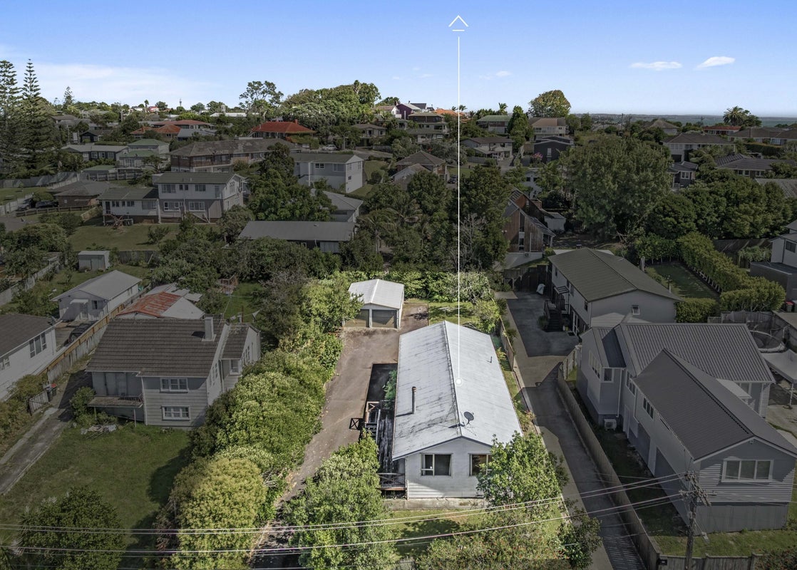 32 Castledine Crescent, Glen Innes, Auckland - Carousel 2