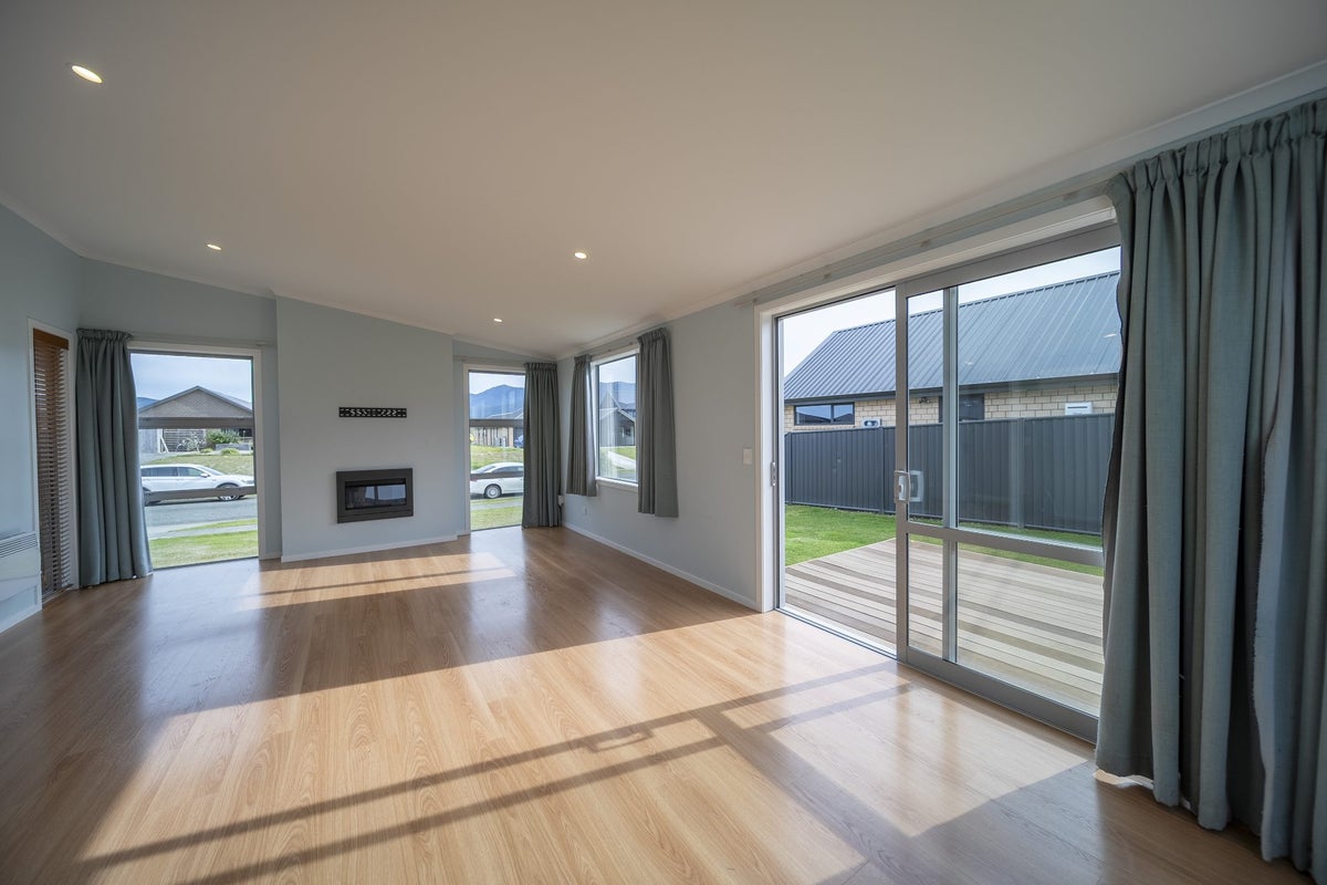 22 Hidden Lakes Avenue, Te Anau, Te Anau - Carousel 2