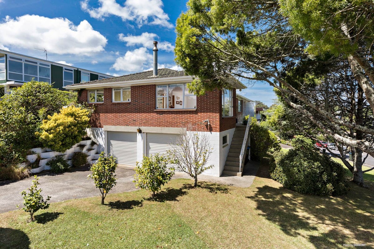 35 Bel Air Drive, Hillsborough, Auckland - Carousel 1