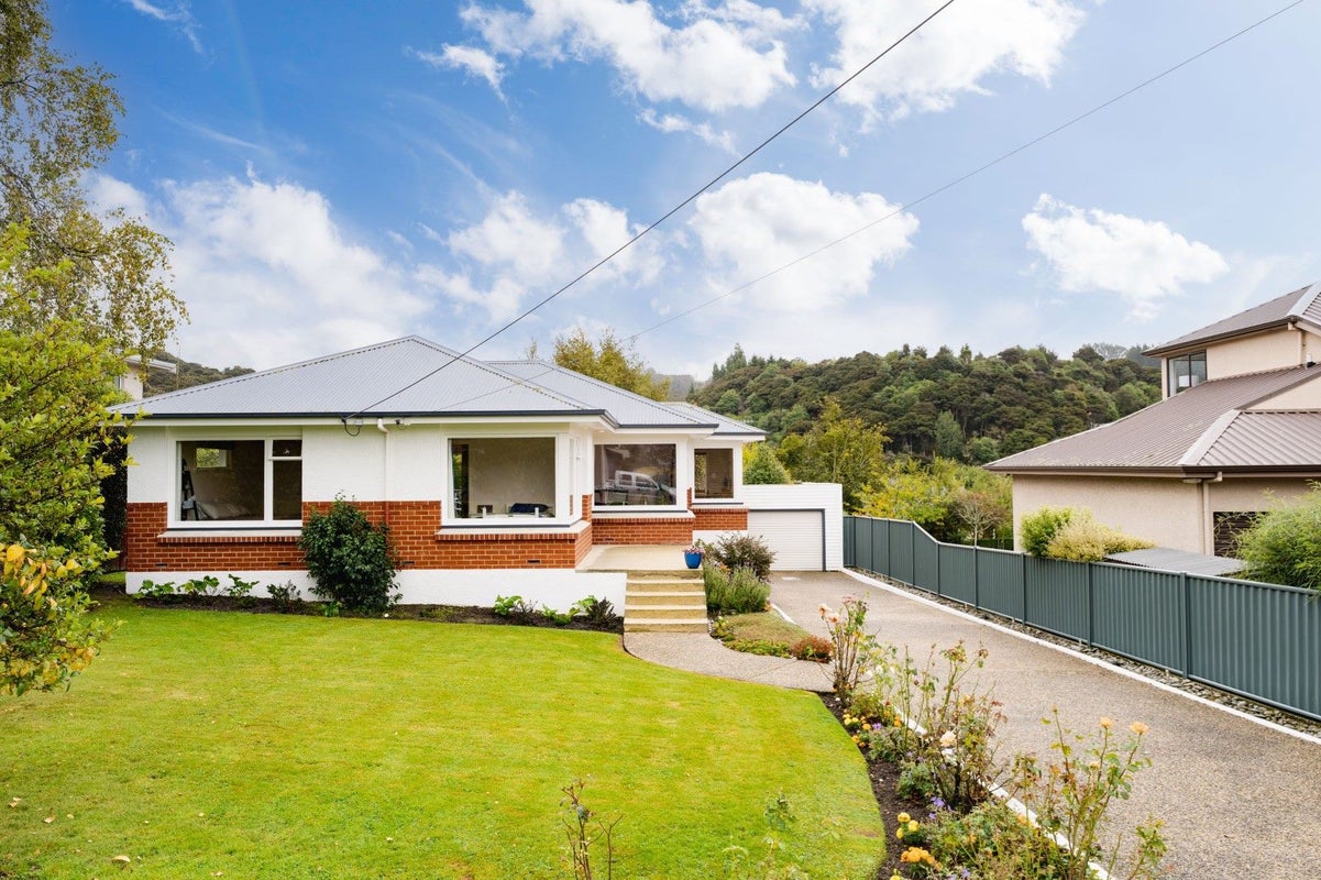 25 Martin Road, Fairfield, Dunedin - Carousel 1