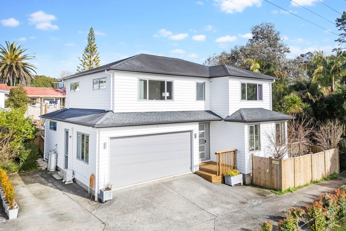 666B Beach Road, Browns Bay, Auckland - Carousel 1