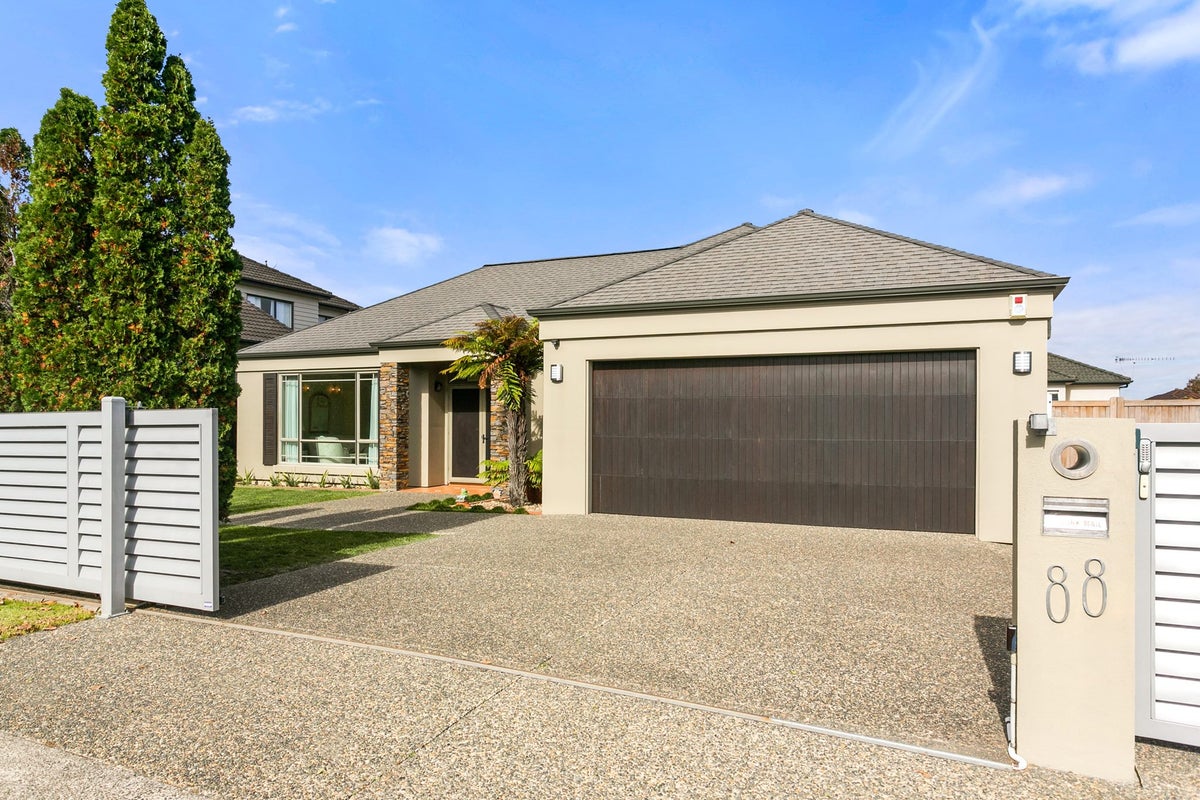 88 Gracechurch Drive, Flat Bush, Auckland - Carousel 2