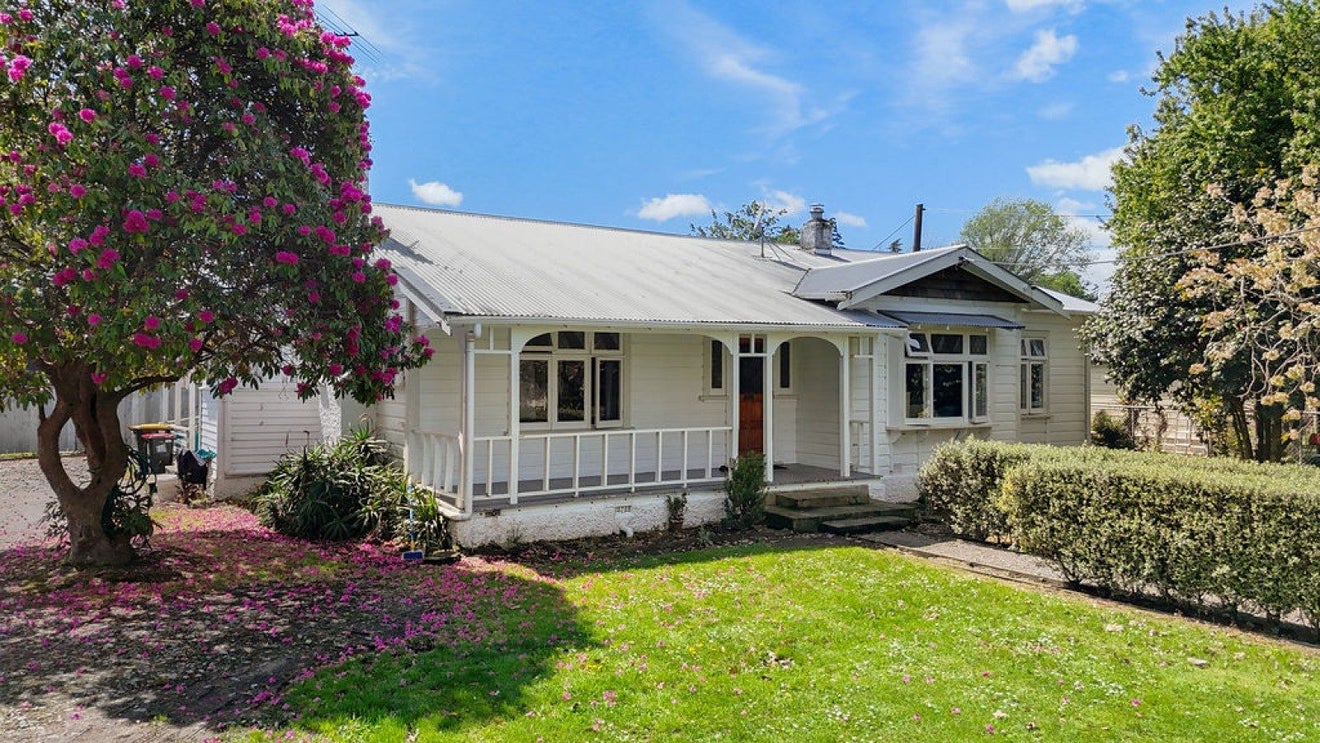63 Park Road, Carterton - Carousel 1