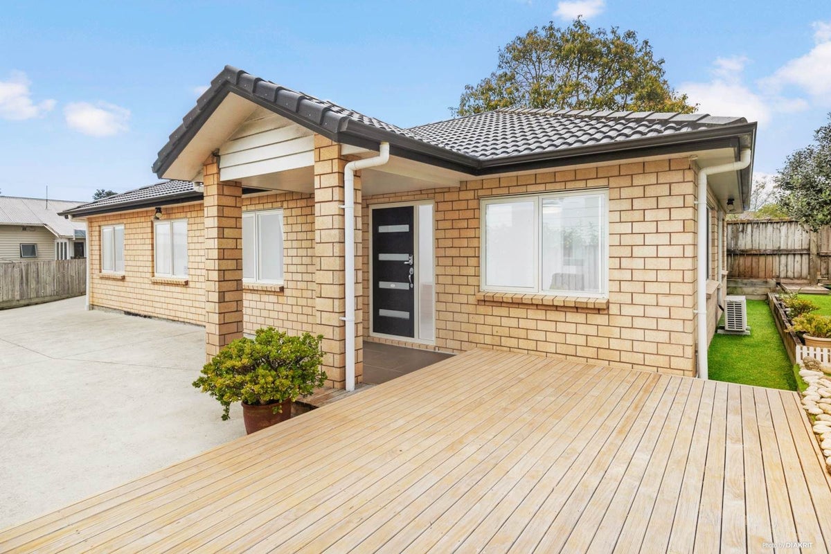 75A Hastie Avenue, Mangere Bridge, Auckland - Carousel 2