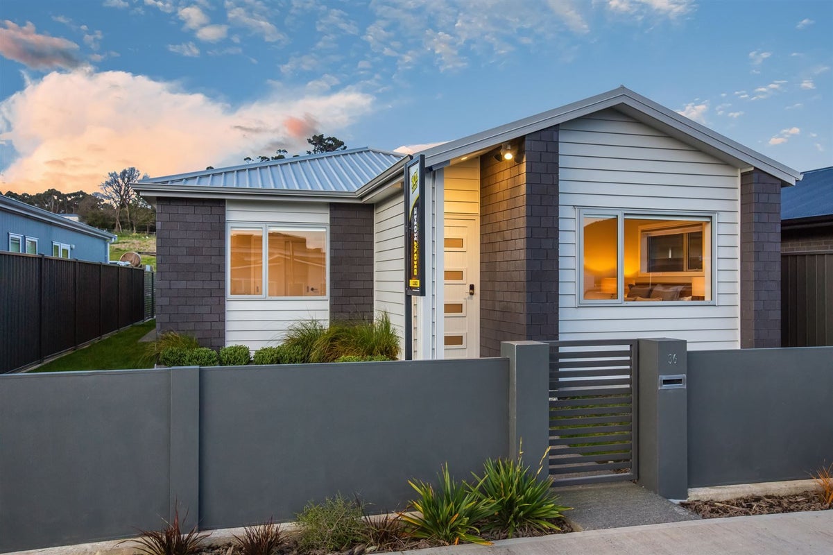 36 Karearea Avenue, Kenepuru, Porirua - Carousel 1