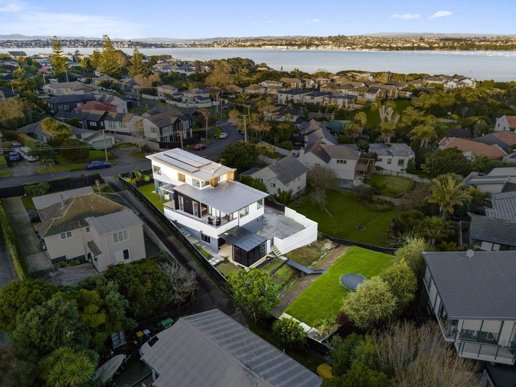 19 Inglewood Street, Wai o Taiki Bay, Auckland - Carousel 1