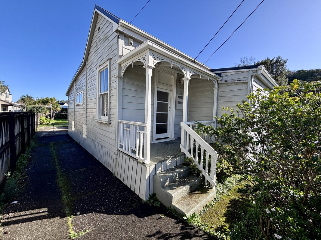 52 Kingsland Avenue, Kingsland, Auckland - Carousel 2