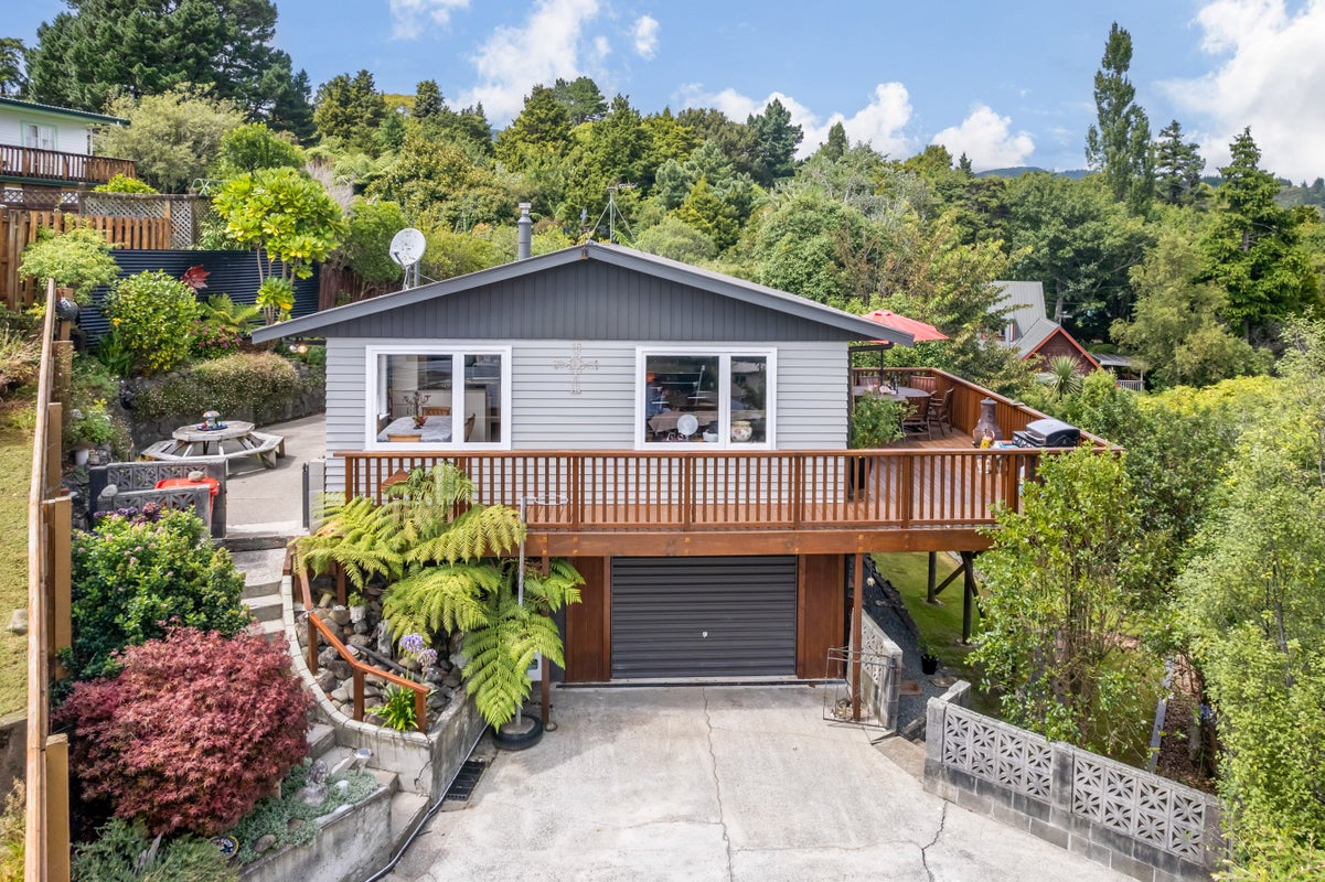 12 Radiata Grove, Brown Owl, Upper Hutt - Carousel 1