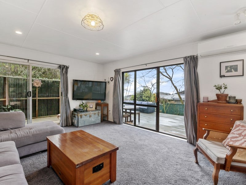 15 Gladstone Grove, Richmond Heights, Taupo - Carousel 1
