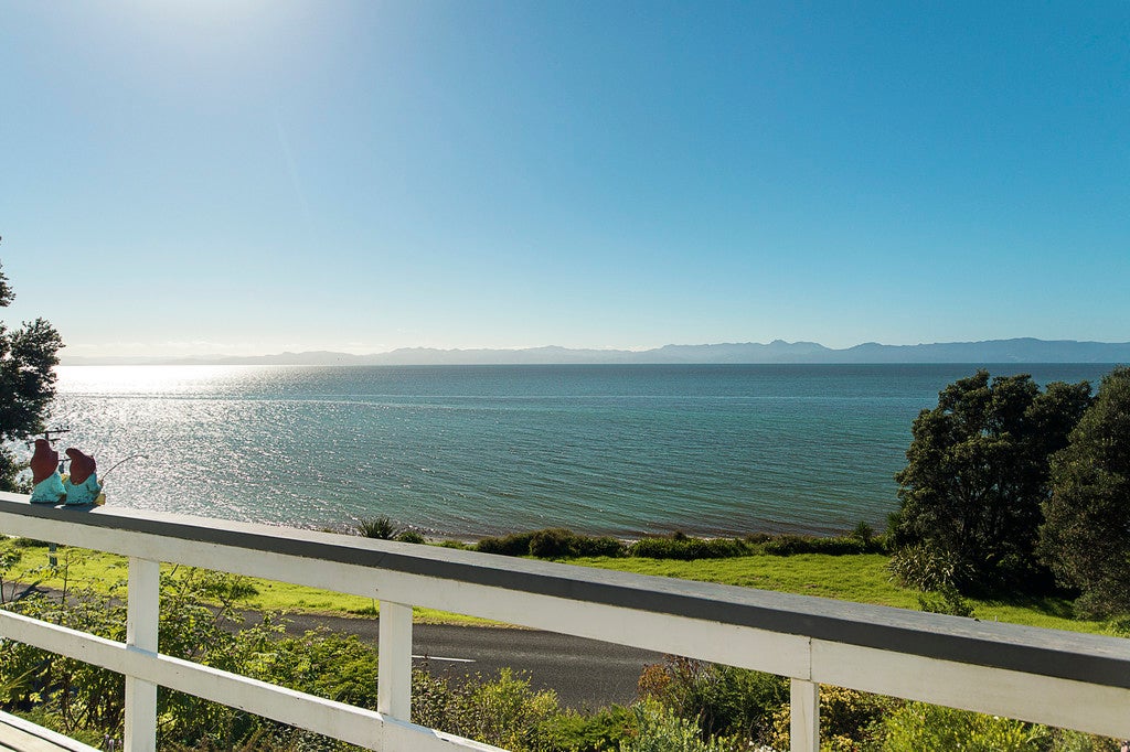 1835 East Coast Road, WHAKATIWAI, MIRANDA - Carousel 1