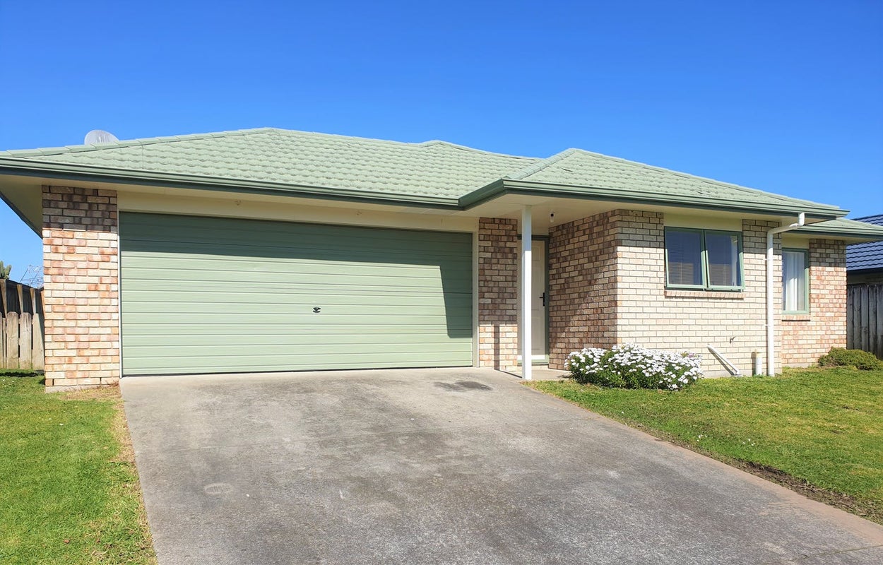 5 Carn Place, Weymouth, Auckland - Carousel 1