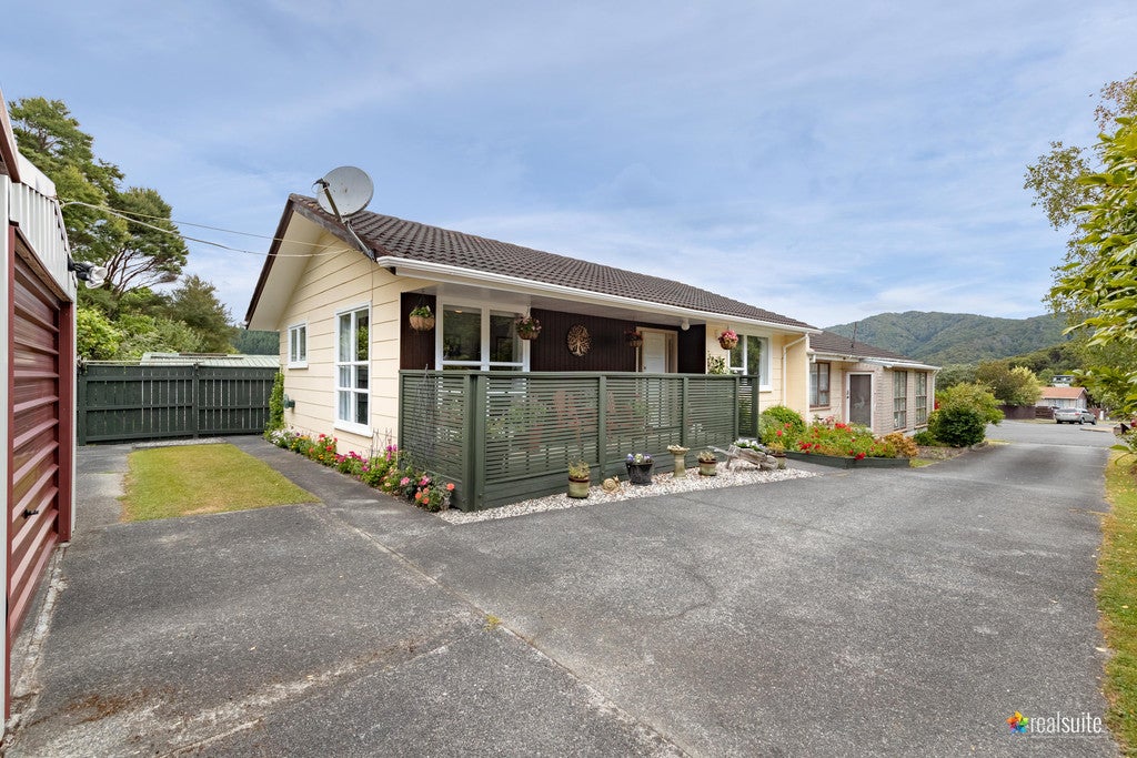 2/20 KAPONGA ST, Wainuiomata, Lower Hutt - Carousel 12