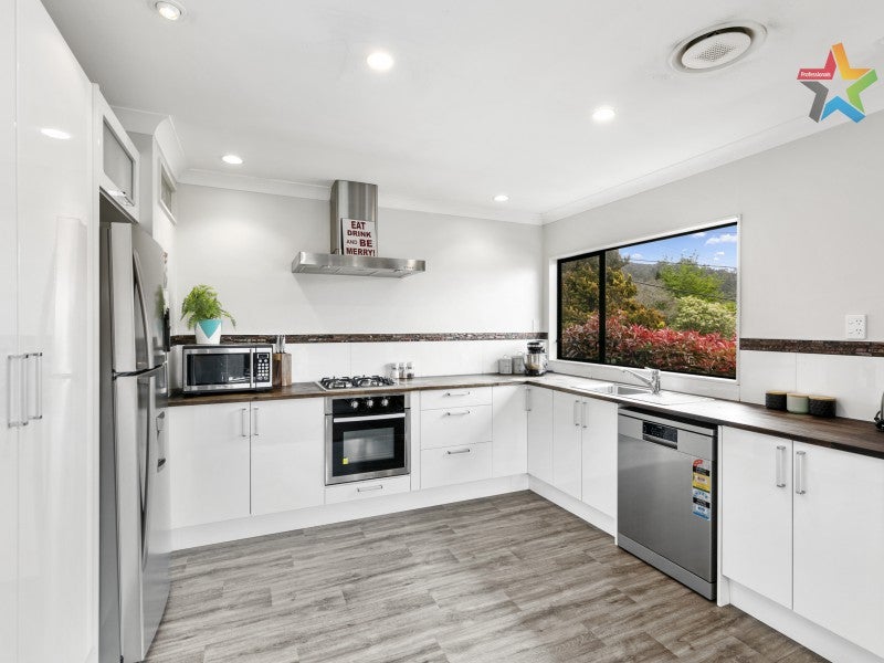 1/33 Manuka ST, Stokes Valley, Lower Hutt - Carousel 2