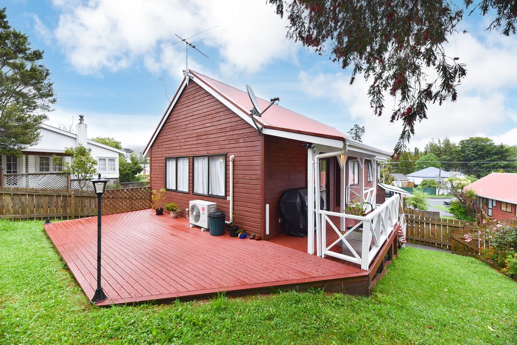 2/83 Kaurilands Road, Titirangi, Auckland - Carousel 2