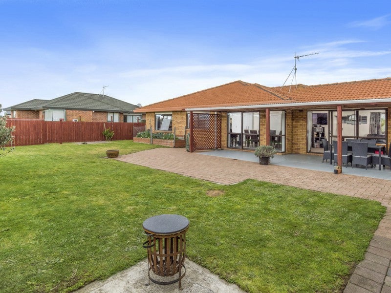18 Thebes Grove, Papamoa Beach, Papamoa - Carousel 2