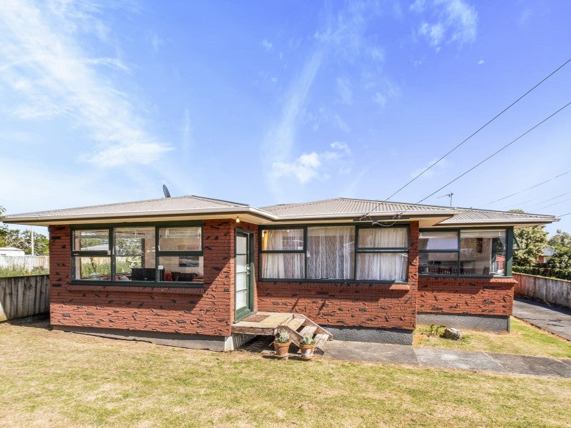 38 Wallace Road, Mangere Bridge, Auckland - Carousel 1