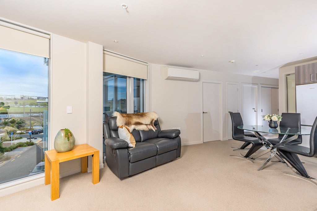 204/3 Rose Garden Lane, Albany, Auckland - Carousel 1