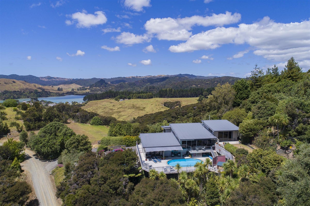 0 , Whangaroa - Carousel 20