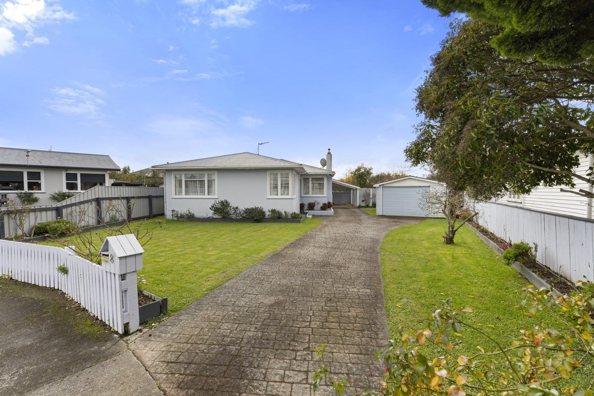 8 Anglesey Place, Awapuni, Palmerston North - Carousel 2