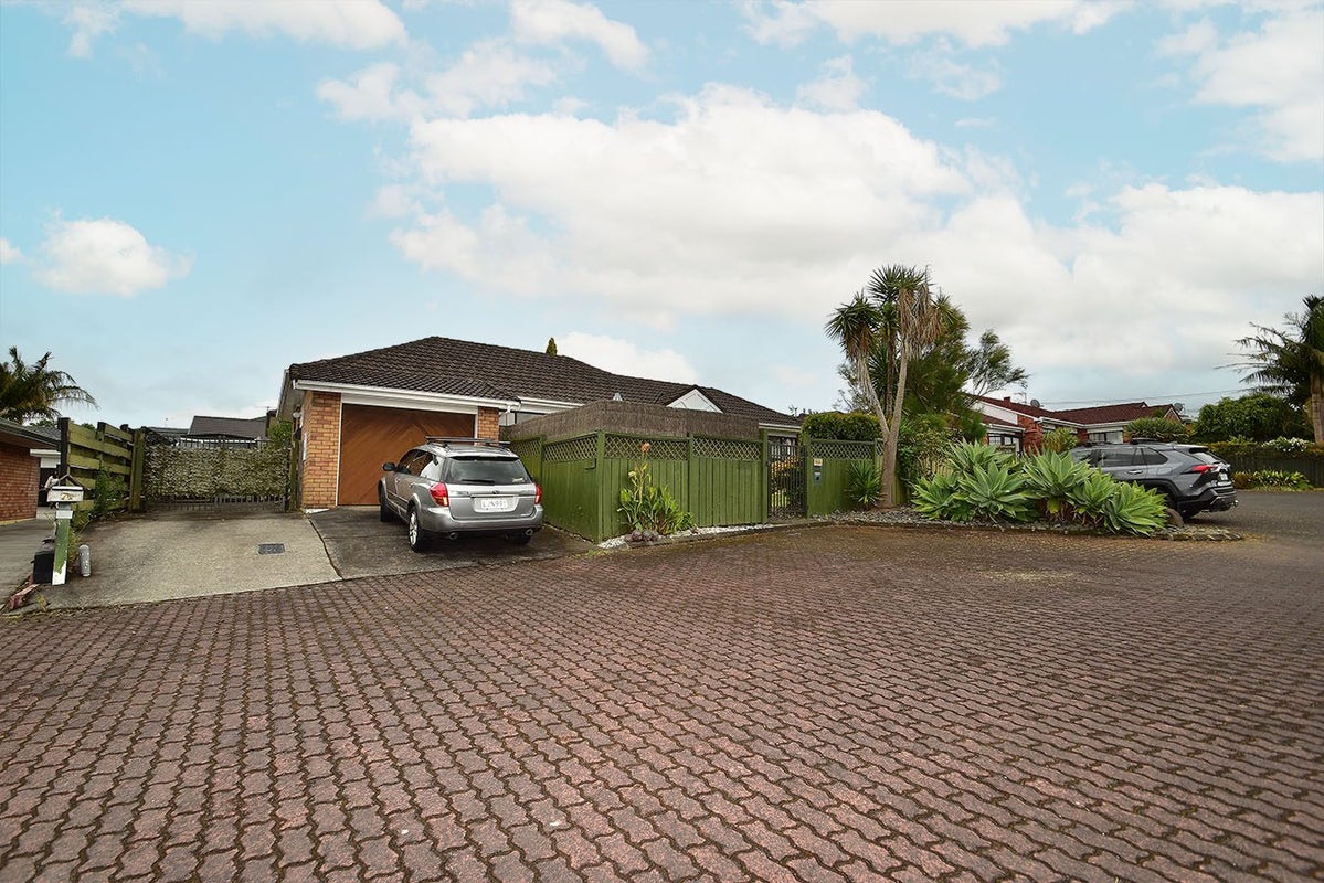 1/5 Spring Grove, Henderson, Auckland - Carousel 20