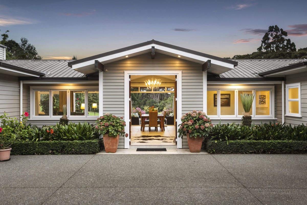 152K Parker Road, Oratia, Auckland - Carousel 2