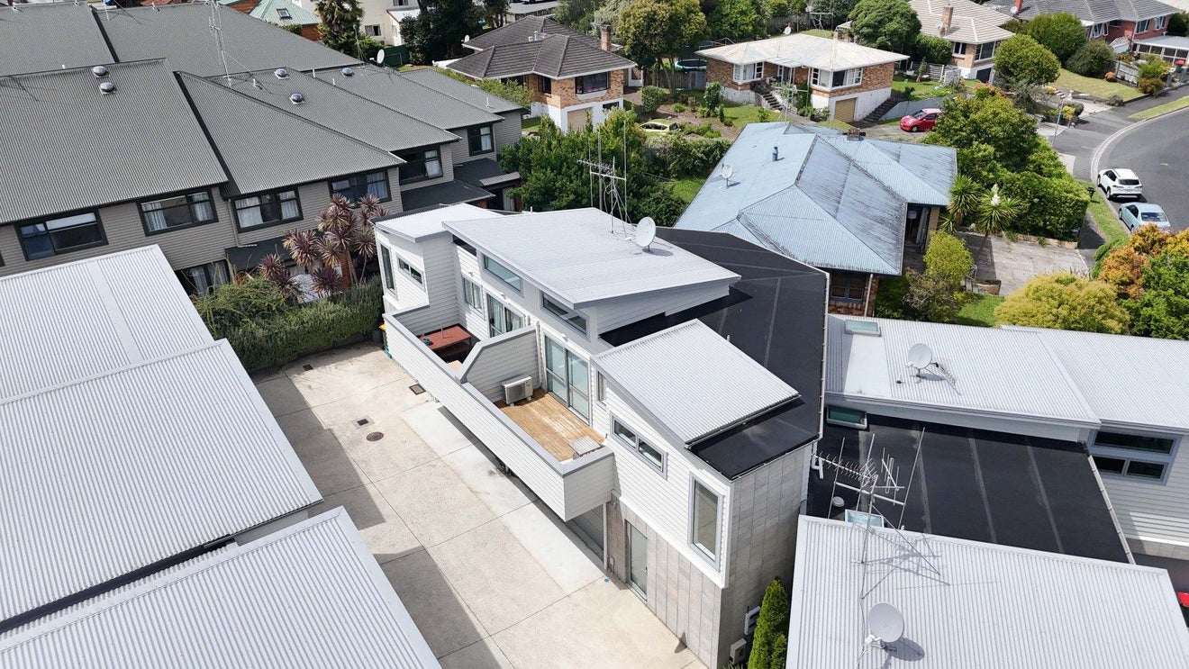 18C Kelvin Place, Hamilton East, Hamilton - Carousel 16