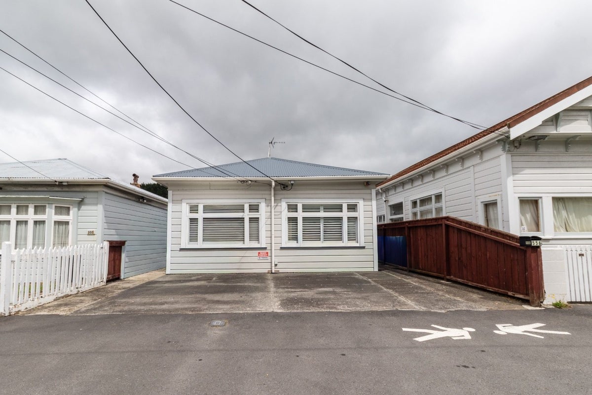 556 Adelaide Road, Berhampore, Wellington - Carousel 17