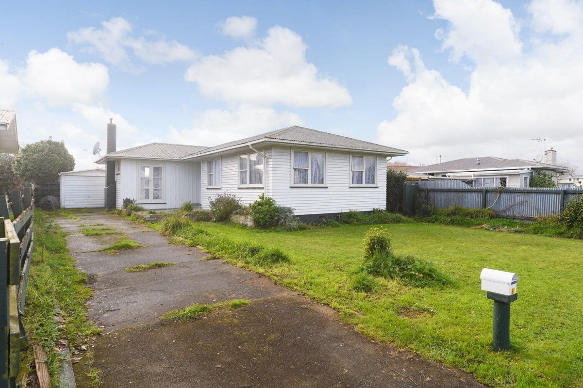 61 Stephens Crescent, Highbury, Palmerston North - Carousel 1