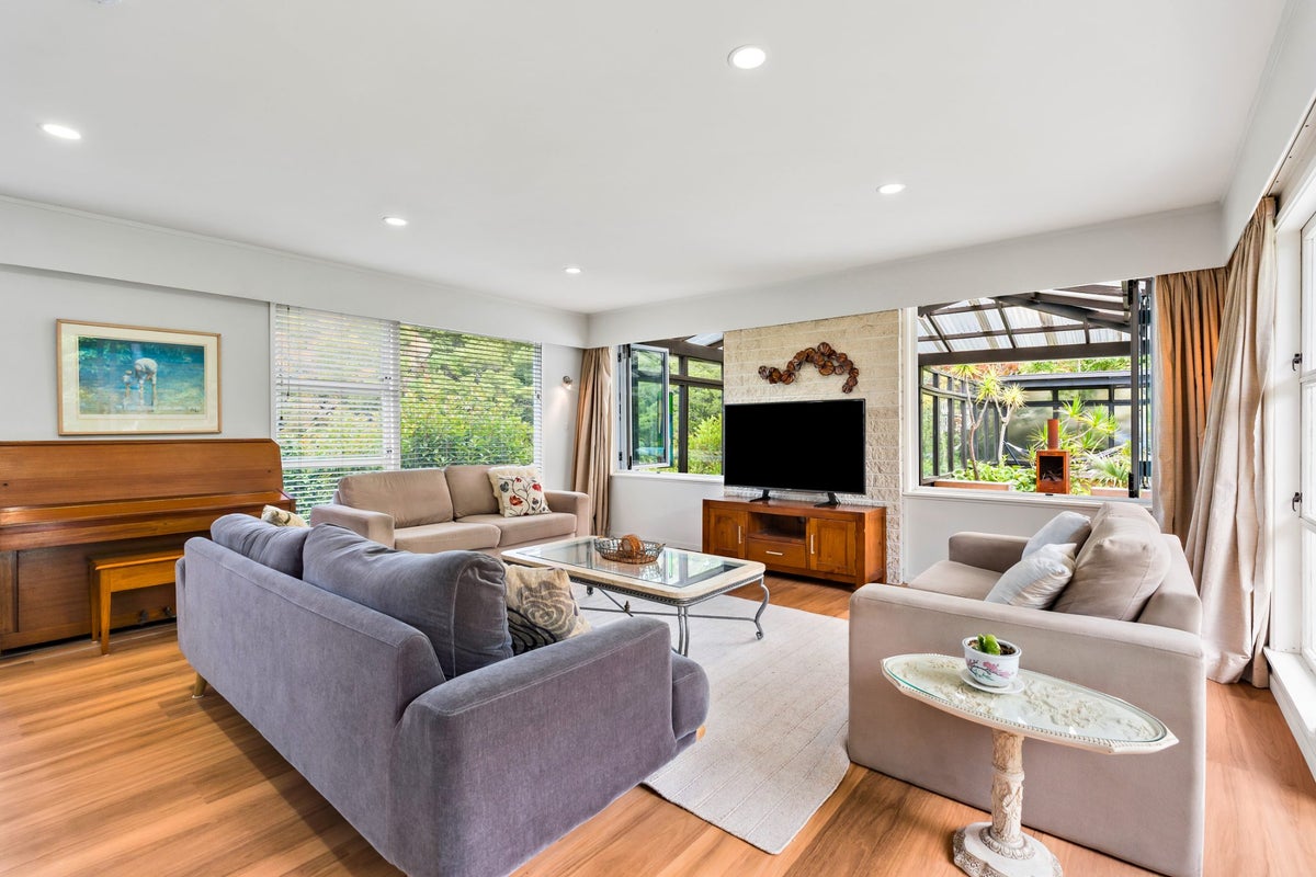59 Holland Road, Hillcrest, Auckland - Carousel 2