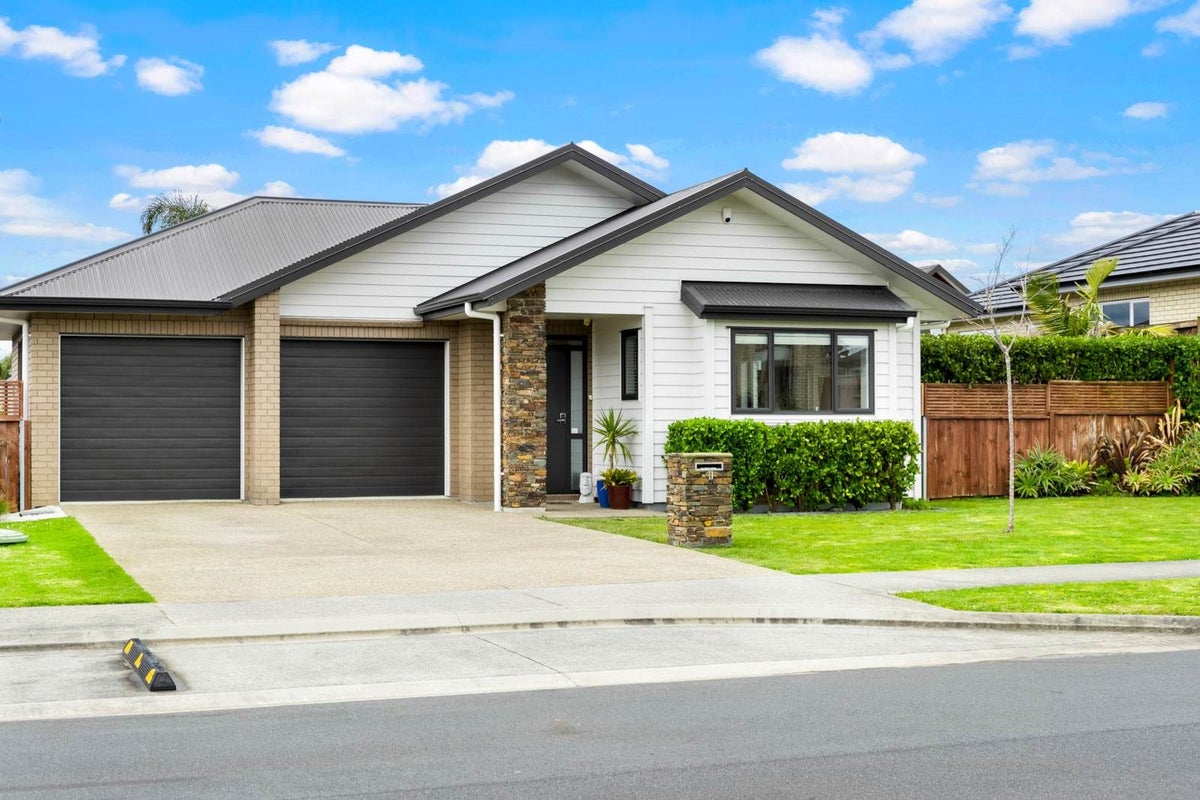 11 Malbec Place, Huapai, Kumeu - Carousel 1