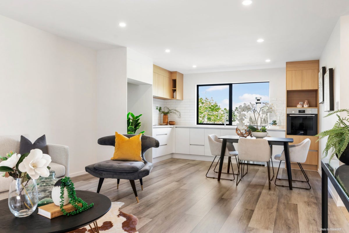 2/30 Potter Avenue, Northcote, Auckland - Carousel 1